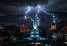 Relámpagos y truenos iluminan la noche en Lima Este