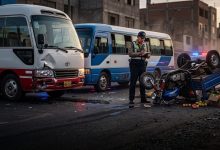 Vista de los vehículos implicados en el accidente en la Carretera Central. (Foto referencial con IA / Chicho Al Aire)