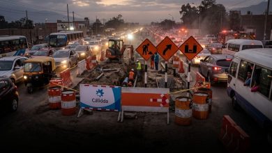 Trancones vehiculares en la Carretera Central por obras de Cálidda. (Foto referencial con IA / Chicho Al Aire)