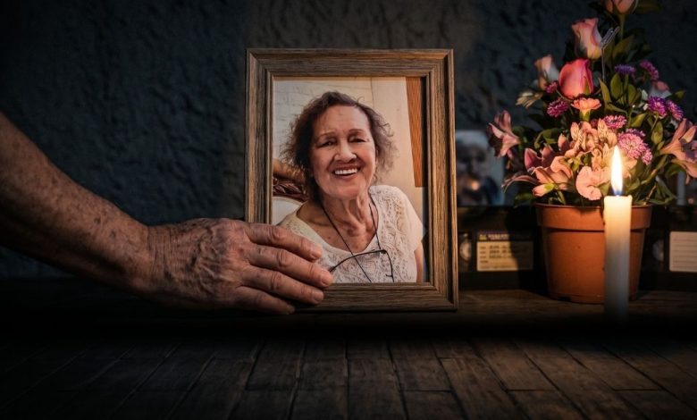 Retrato de doña Chabela, madre del actor Carlos Alcántara, quien falleció en agosto