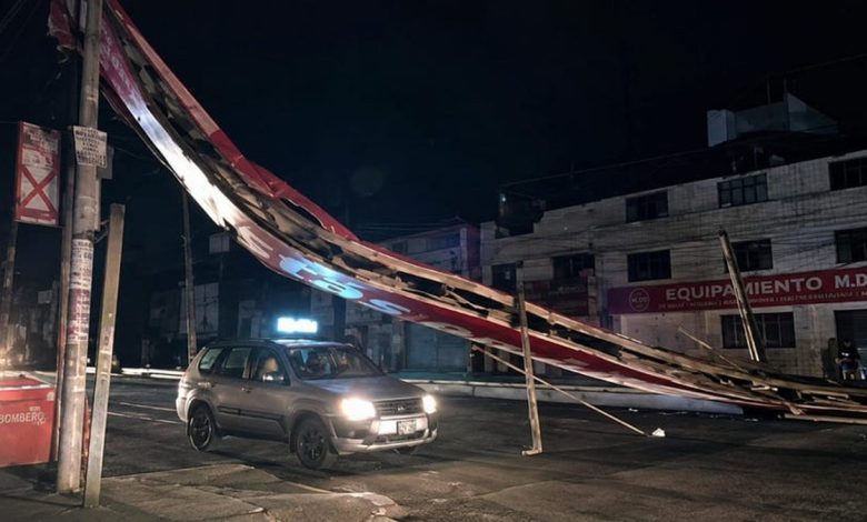 Fuertes vientos en Tacna derriban paneles y dejan a oscuras varios distritos