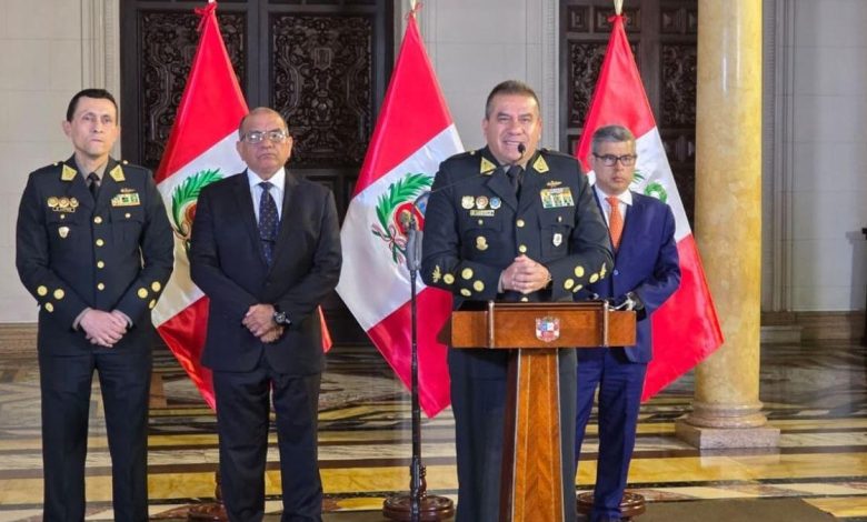 Óscar Arriola renuncia como comandante general de la PNP