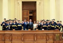 Presidente del Congreso recibe a escolares de Carapongo