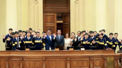 Presidente del Congreso recibe a escolares de Carapongo