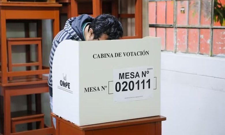 Más de 26 millones de peruanos votan hoy para elegir 13,148 autoridades